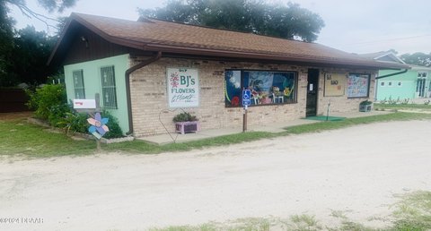 Retail Building on Highway 1