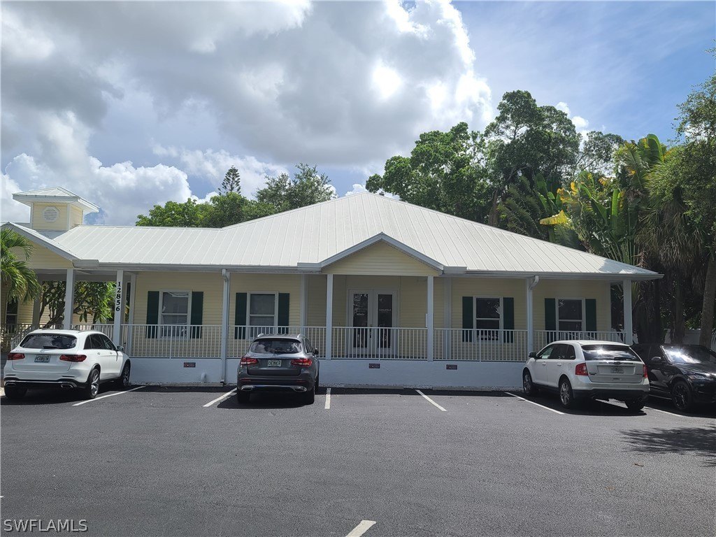 Executive Offices in Banyan Creek