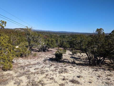 LAND - Bandera, TX