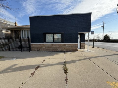 Versatile Storefront in Chicago