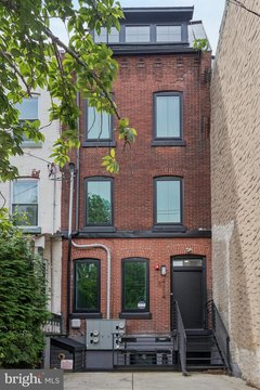 Renovated Multifamily Building Near Universities