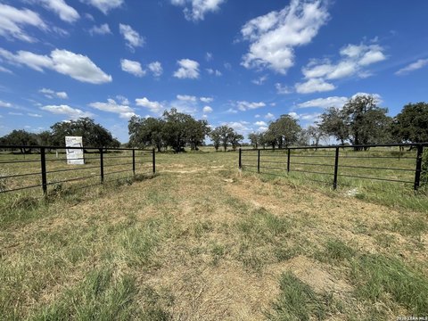 Land, Floresville, TX