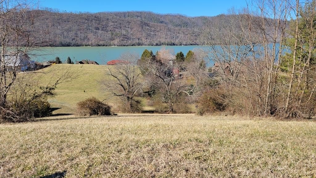 Lakefront Lot in Harbour Subdivision