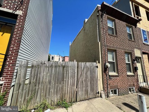 LAND - PHILADELPHIA, PA