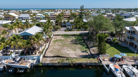Land in Port Largo