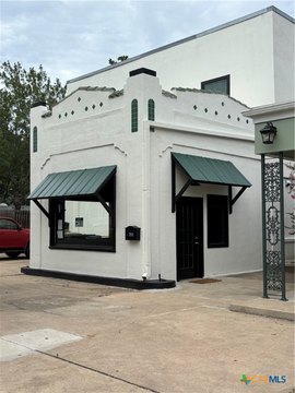 Retail Space in Seguin, TX