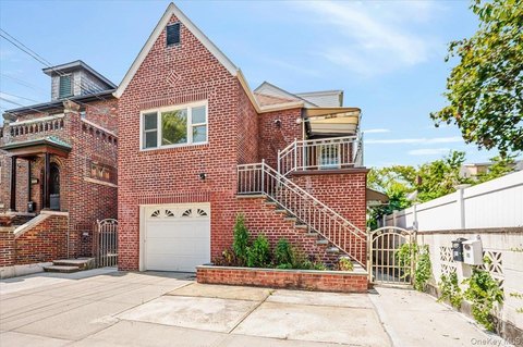 Two-Family Home in Morris Park