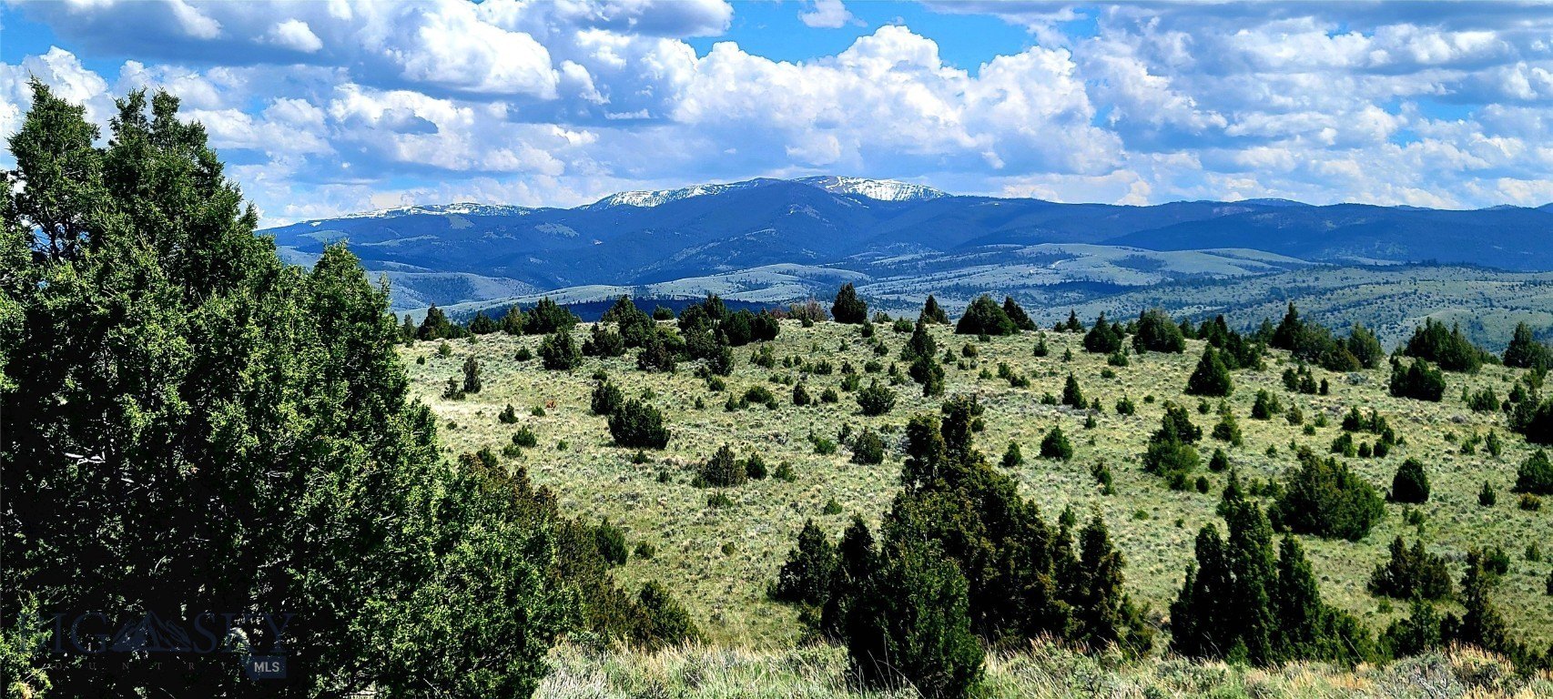 Land with Panoramic Mountain Views