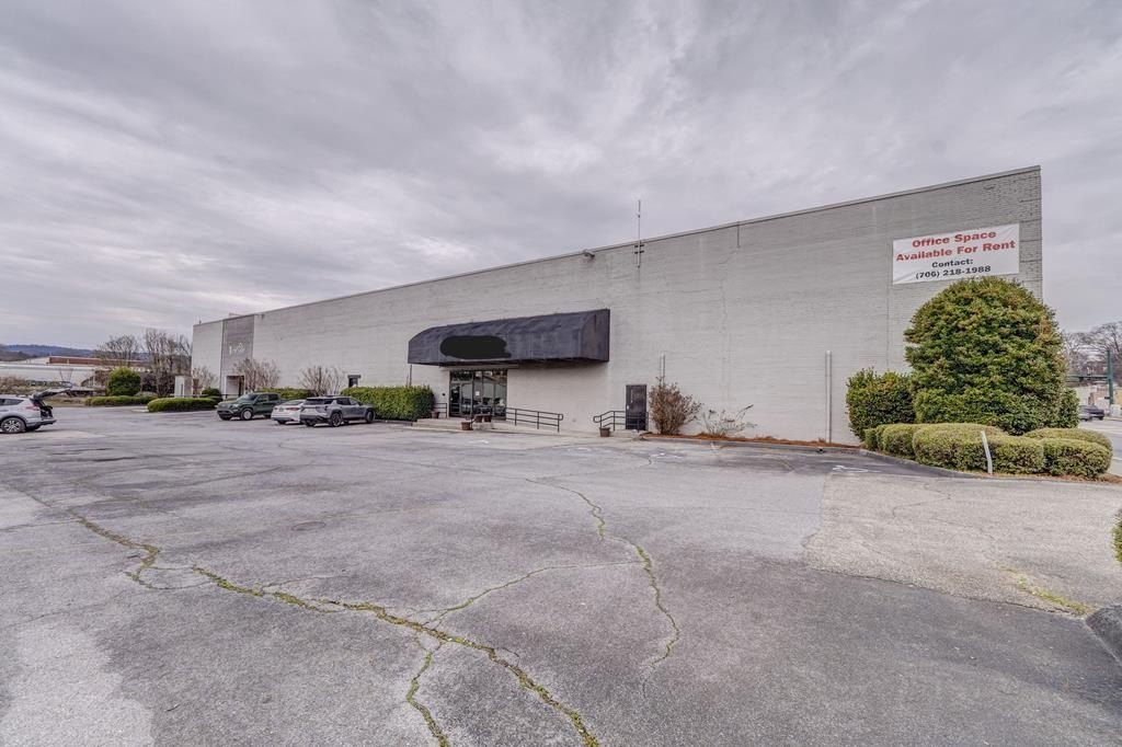 Mixed-Use Investment Opportunity in Dalton