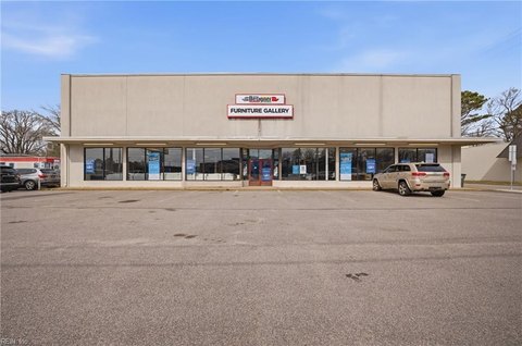 High-Visibility Retail Space on Boulevard