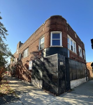 Mixed-Use Building in Chicago