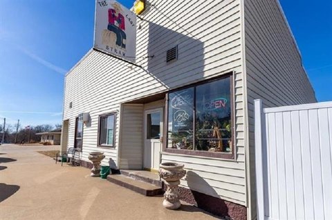 Worthington, IA Commercial Property