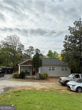 Versatile Commercial Property in Lawrenceville