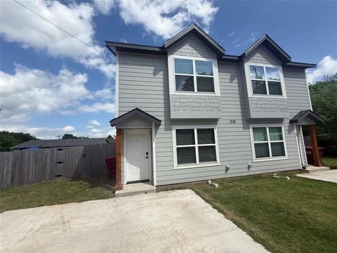 New Duplex Near Bonham Amenities