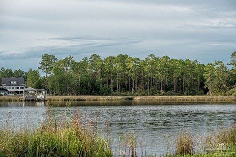 Land, Milton, FL
