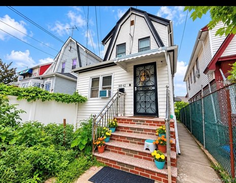 Colonial Duplex With Finished Basement