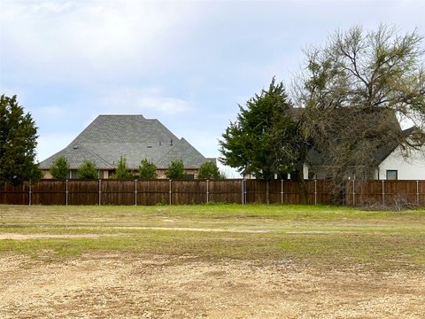 Half Acre Lot in Midlothian