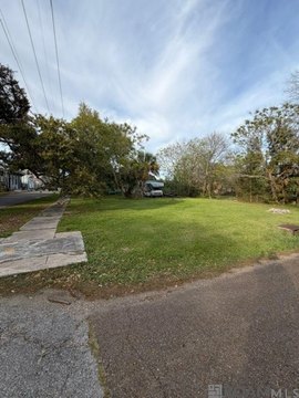 Corner Lot in Holy Cross