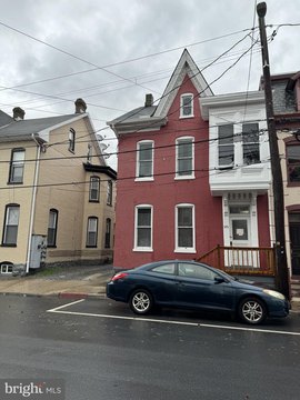 HAGERSTOWN Duplex with Income Potential