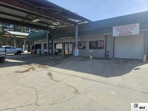 Convenience Store with Trailer Hookups