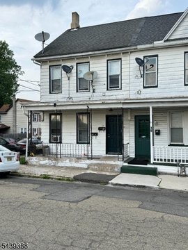 Two-Story Two-Unit Multifamily