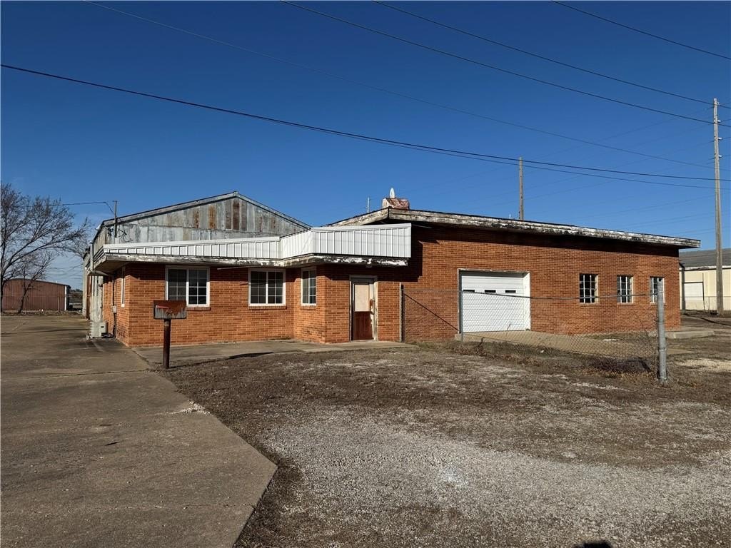 Spacious Commercial Property on Acreage