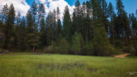 Unrestricted Land in Garden Valley