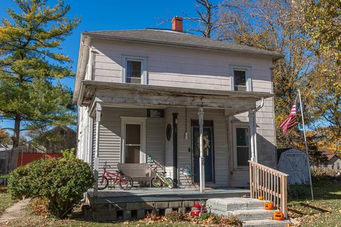 Versatile Multifamily Property in Saunemin