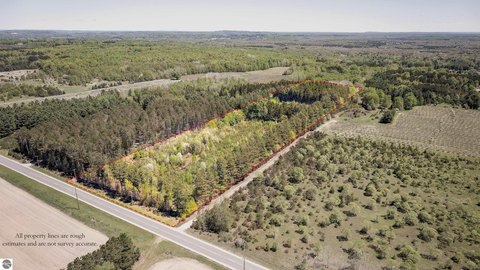 10-Acre Wooded Parcel Near Frankfort
