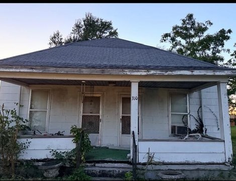 Land, Slater, MO