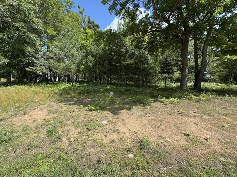 Land, Kinross, MI