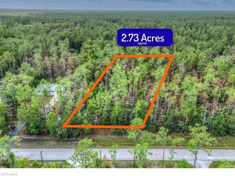 Spacious Land Parcel in Naples