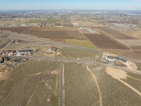 Kennewick Land with Mountain Views