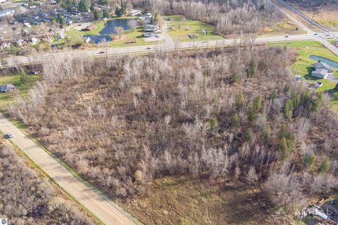 Commercial Land with Extensive Frontage