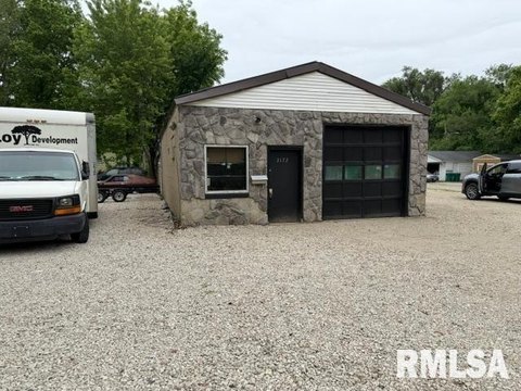 Auto Body Shop with Lot
