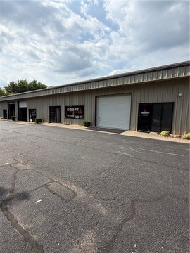 Flex Space with Overhead Door