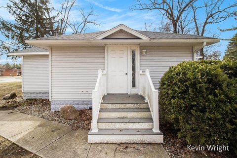 Twin Lake Commercial Property For Sale