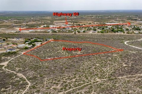 Del Rio Acreage with Lake View