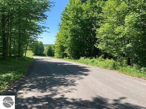 LAND - SUTTONS BAY, MI