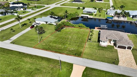 Waterfront Lot in Cape Coral