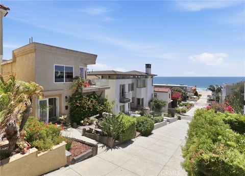 Duplex With View Potential