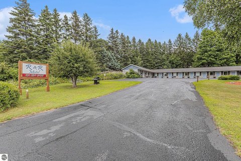Family-Run Motel with Owner Residence