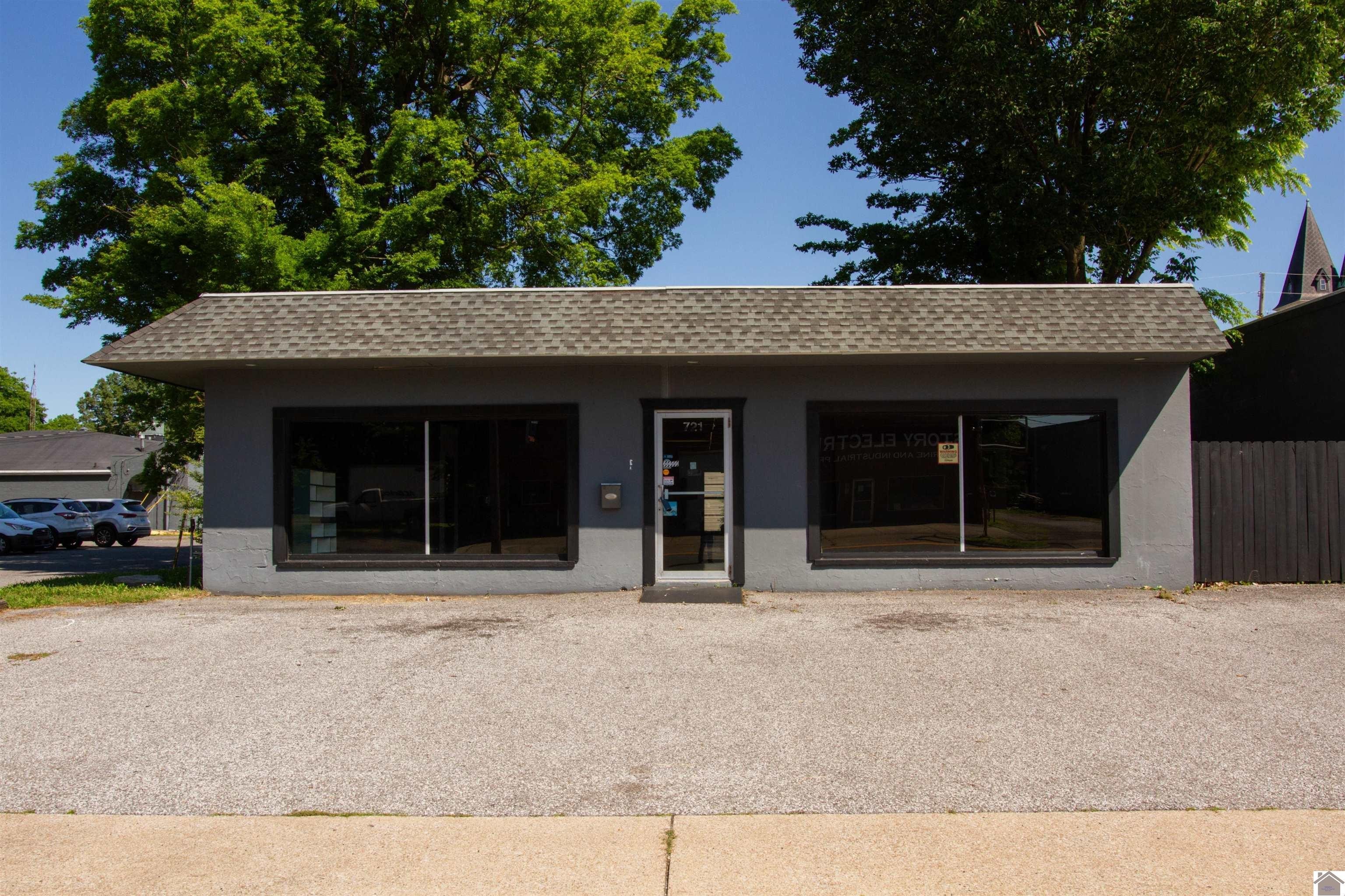 Commercial Retail with Storage Building