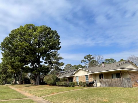Well-Maintained Duplex Investment