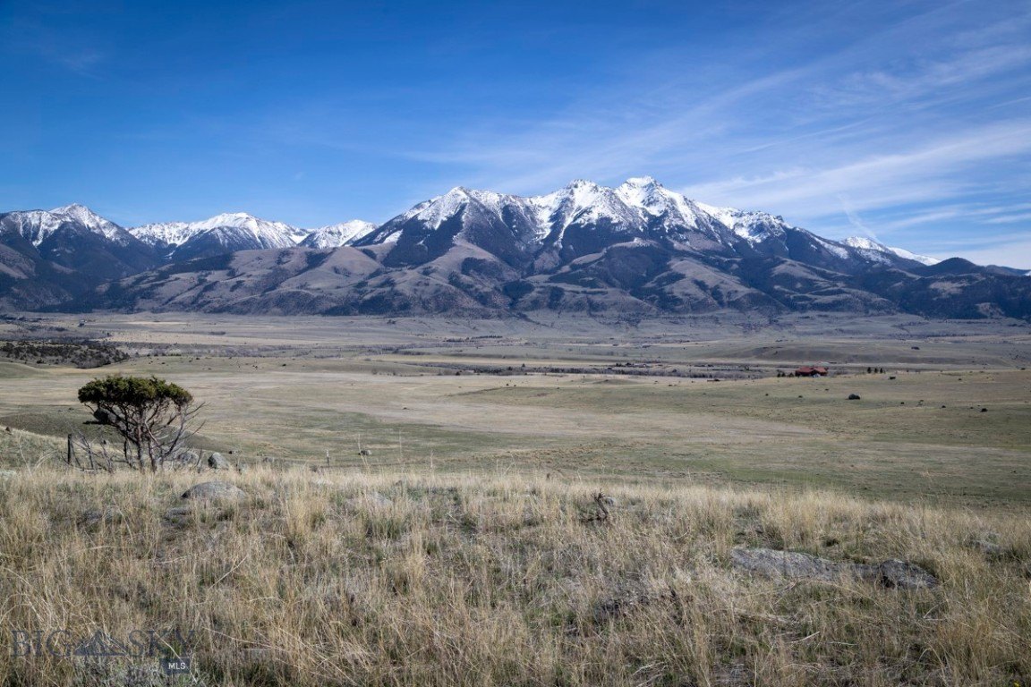 LAND - Emigrant, MT