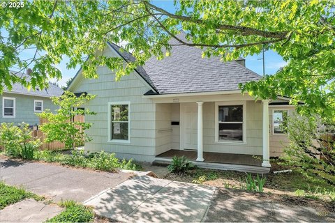 Remodeled Duplex in Prime Location