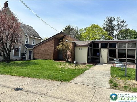 Updated Office Space in Pen Argyl