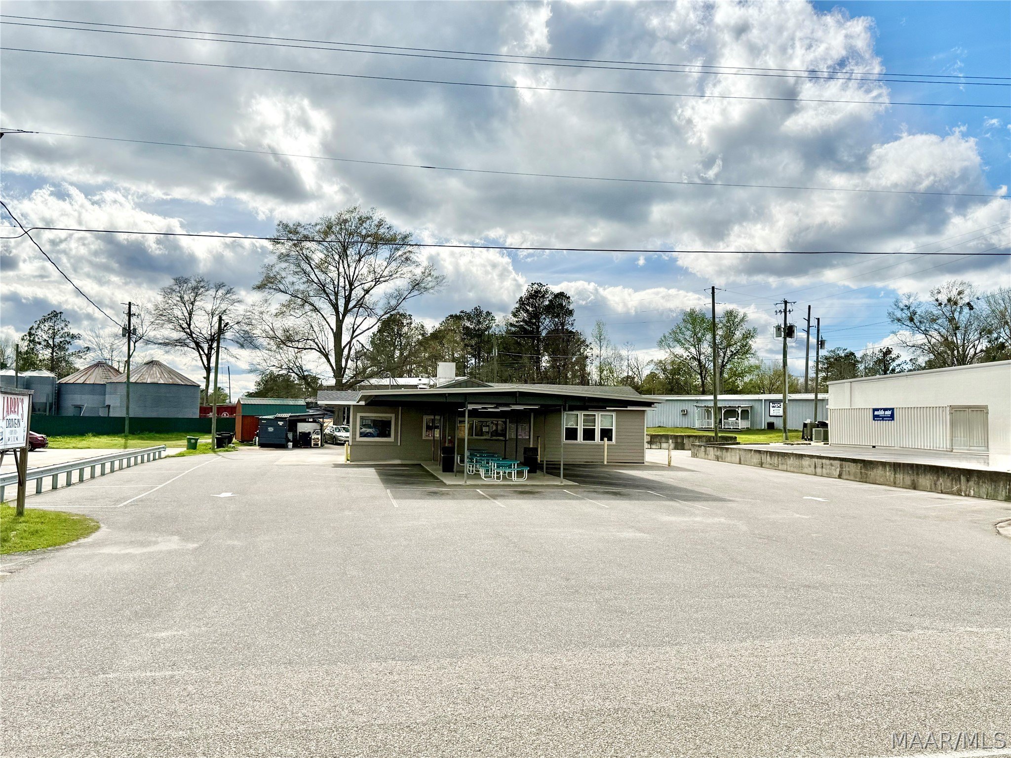 Established Restaurant in Camden, Alabama