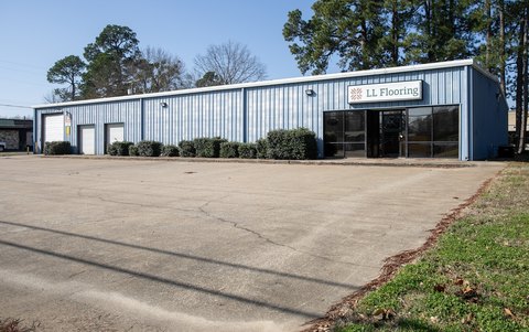 High-Visibility Flex Warehouse