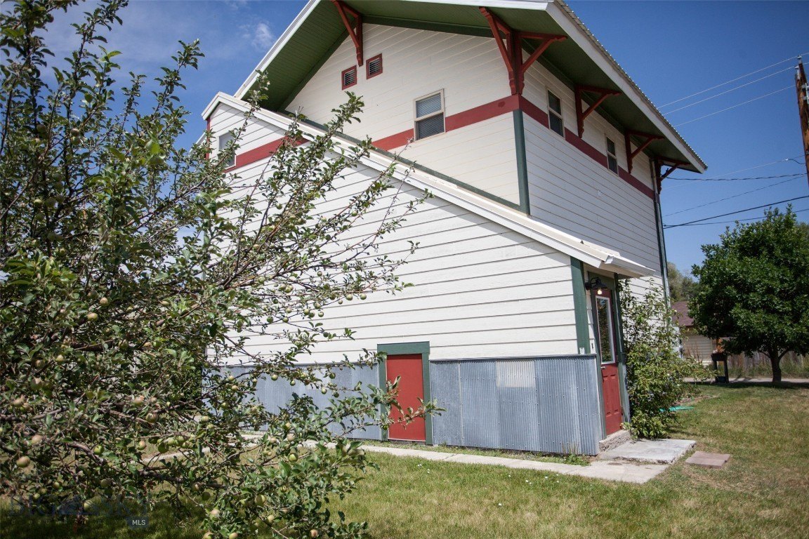 Manhattan Multifamily Property with Income Potential